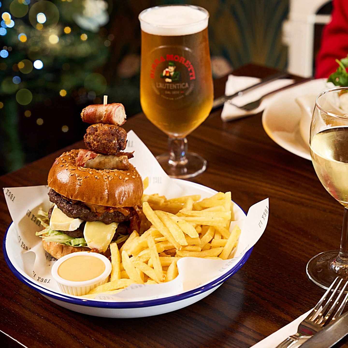 Festive Lunch & Dinner at The White Horse in Broughton Astley